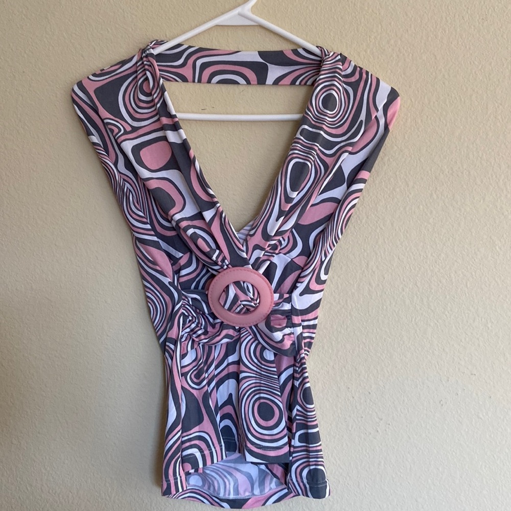 Pretty blouse pink & gray with a detail on the front.